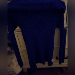 Sweater blue off the shoulders